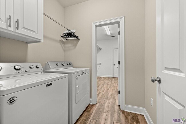 Building Photo - 7723 Ibiza Dr