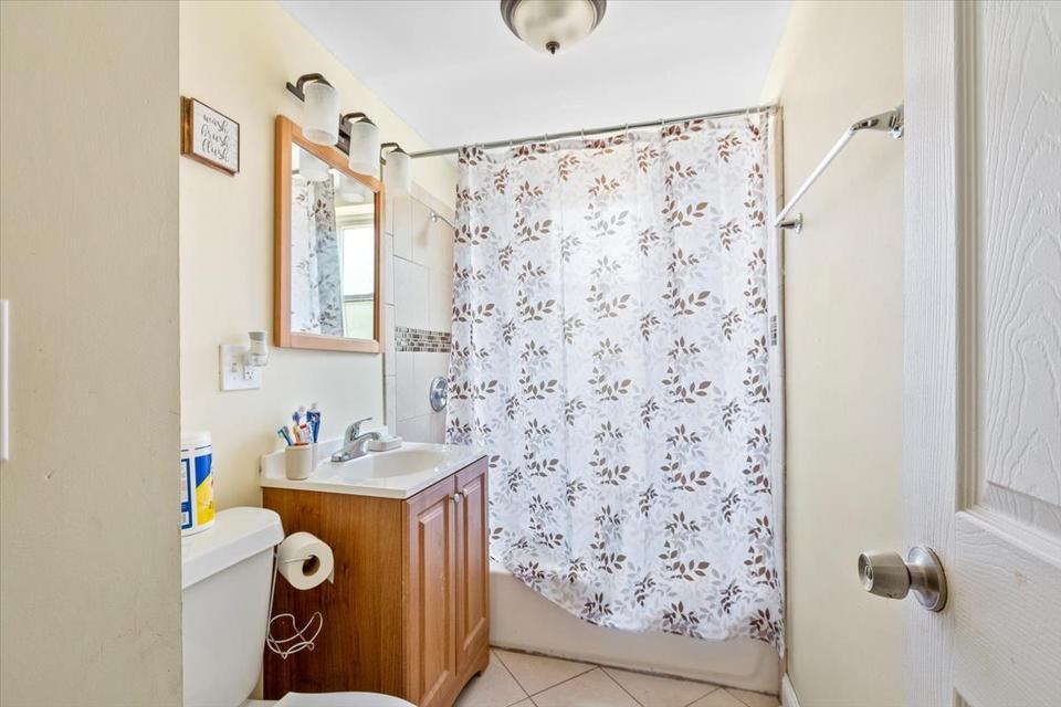 Building Photo - 8434 S Cregier Ave
