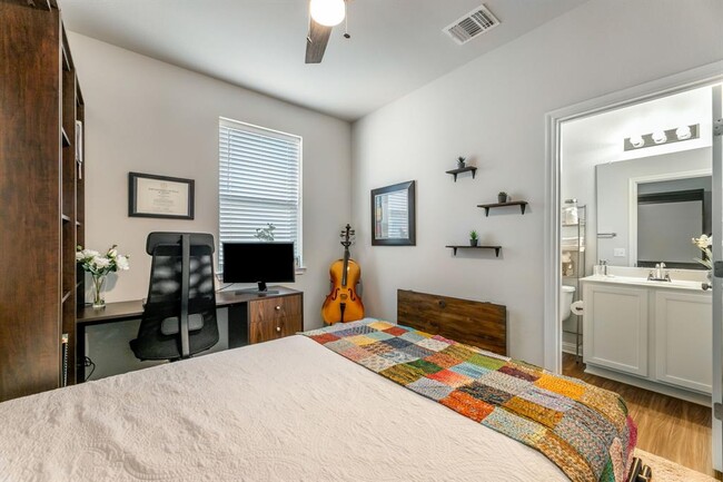 Building Photo - 7911 Mellencamp Dr