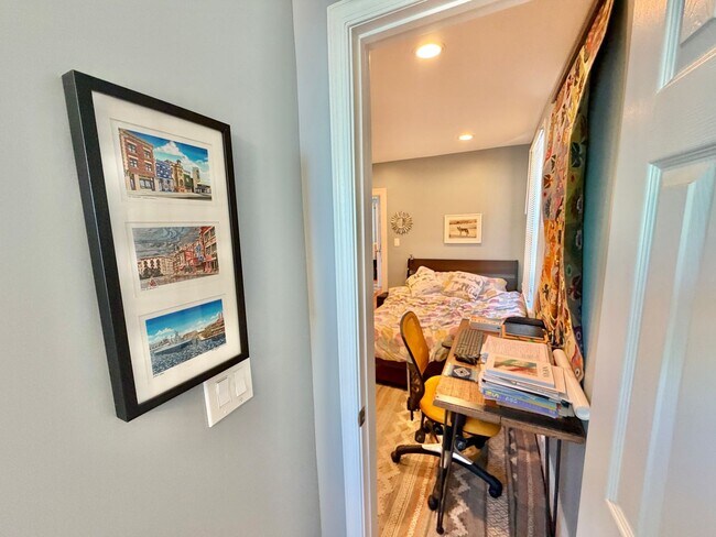 Building Photo - Beautiful Benning 3 Bedroom Renovated Bungalow Home with Yard, Parking, W/D.