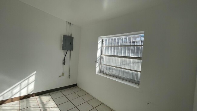 Building Photo - 605 Meadow Rd