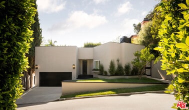 Building Photo - 1143 Sierra Alta Way