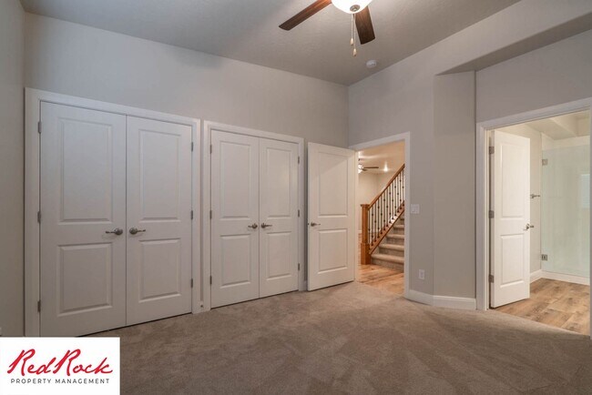 Building Photo - 4 Bedroom Townhome in Hurricane!