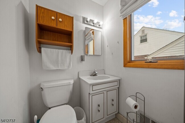 Building Photo - 784 Cherry St