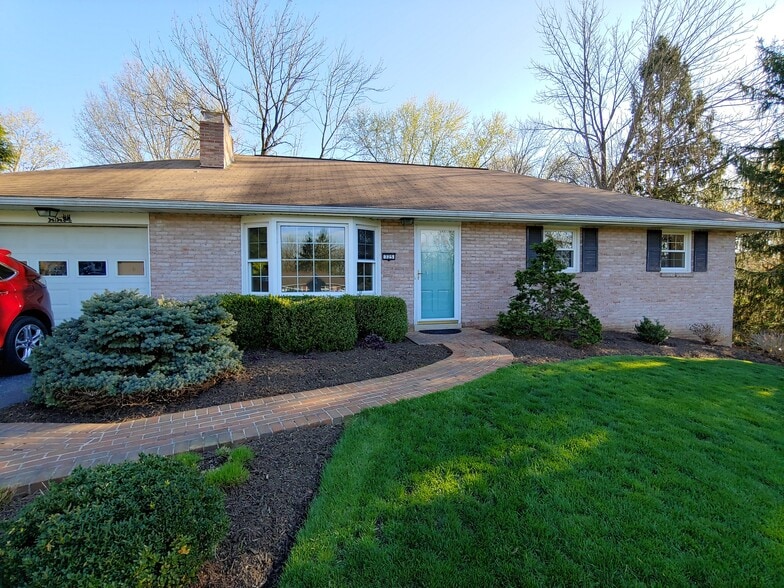 Building Photo - 325 Fairview Dr