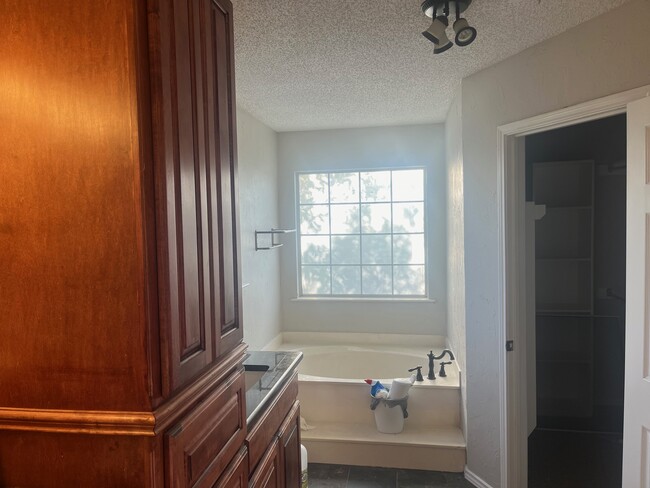 Master Bath - 1326 Old Barn Ln