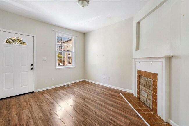 Building Photo - 1709 LeGrand Street