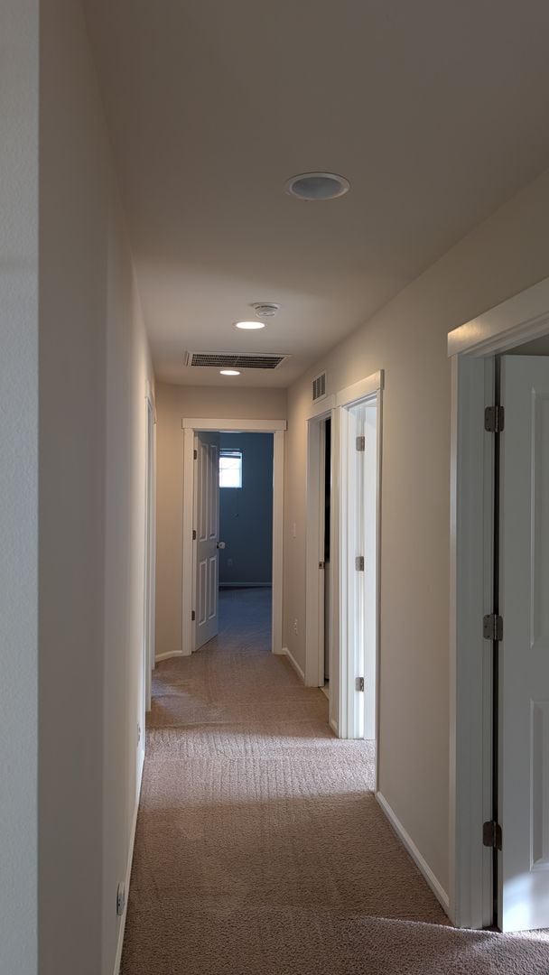 Building Photo - 5 bedroom Marysville 2 story home