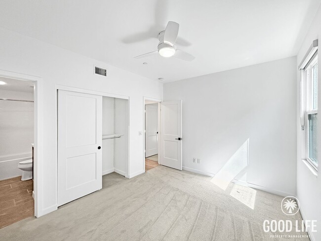 Building Photo - Beautiful 3BD/3BA w/ A/C, In-Unit Laundry, and Attached Garage in Mission Valley!