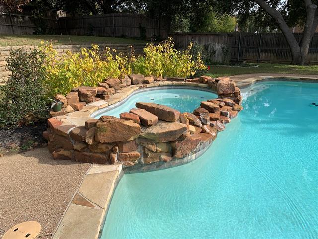 Building Photo - 1005 S Hollow Dr