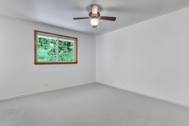 Building Photo - 24810 Big Valley Rd NE