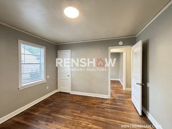 Building Photo - 1580 Hugenot St