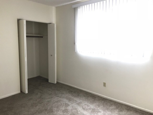 Upstairs 2 bedrooms - 21107 Victor St