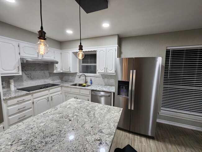 Building Photo - 5813 Briargrove Dr