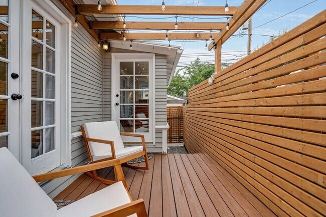 Building Photo - 2403 7th Ave W