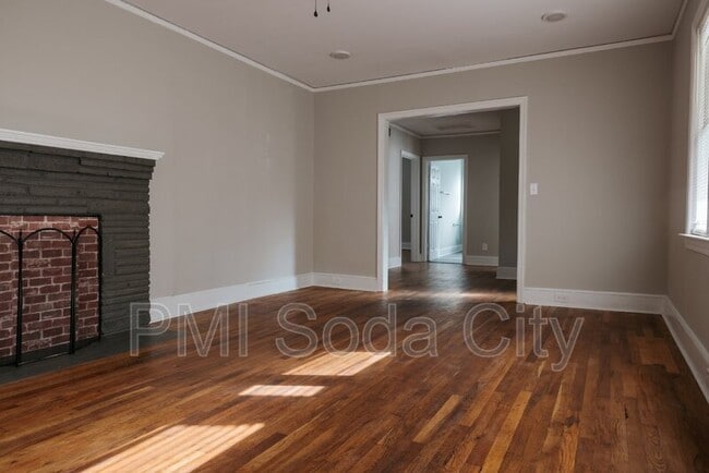 Building Photo - 5313 Randall Ave