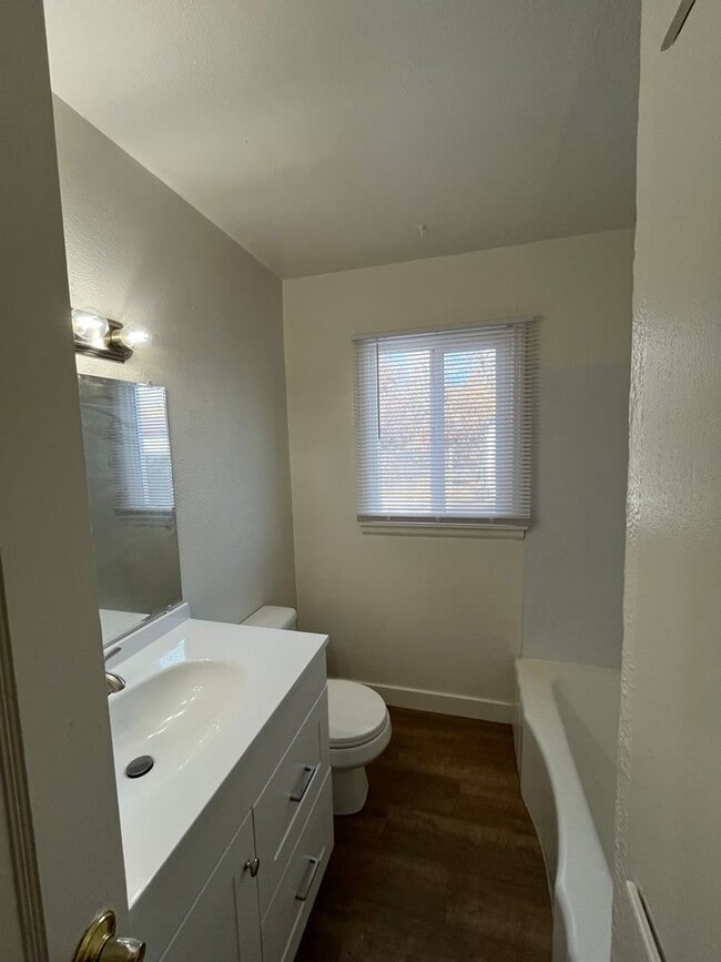 Building Photo - 2923-2925 Poly Dr