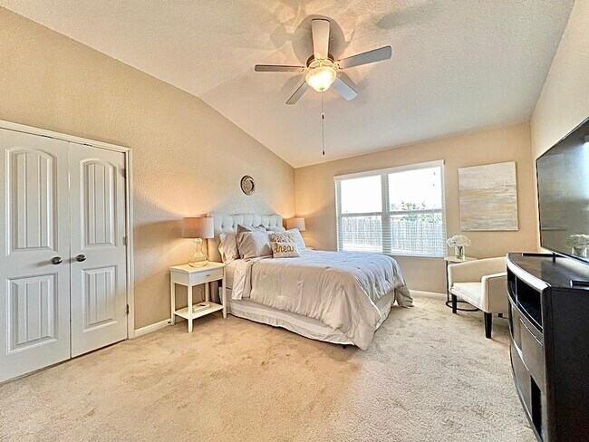 Building Photo - 11235 Silver Rose