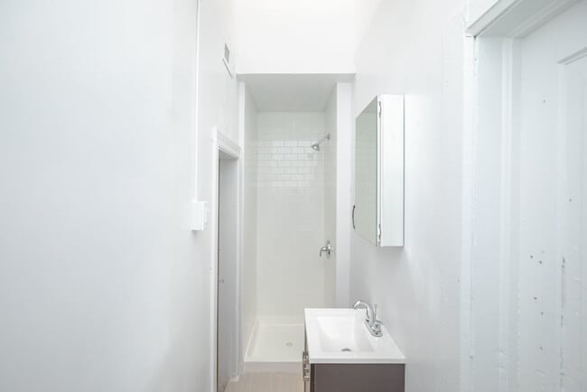 Building Photo - 262 W 26th St