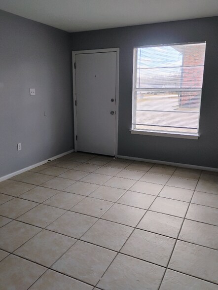 Building Photo - 1120 W Shilo Dr