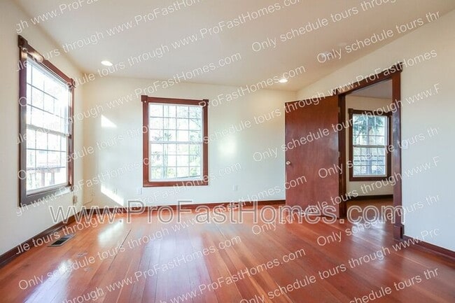 Building Photo - 3232 N Michigan Ave