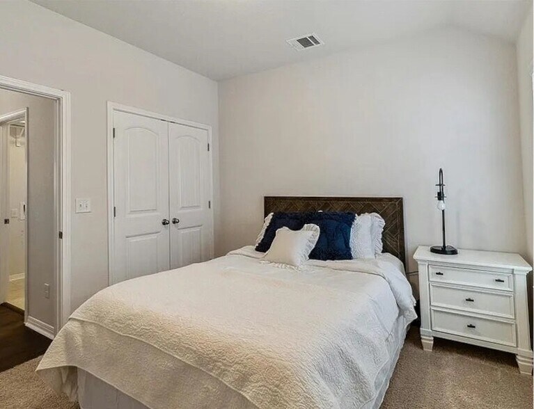 Bedroom 3 - 420 Blue Oak Blvd