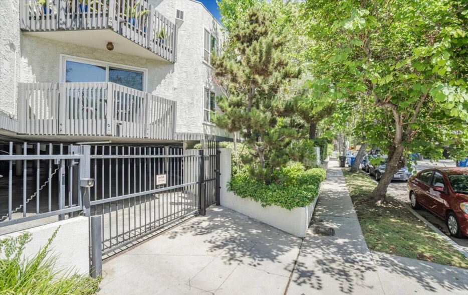 Building Photo - 8577 Rugby Dr