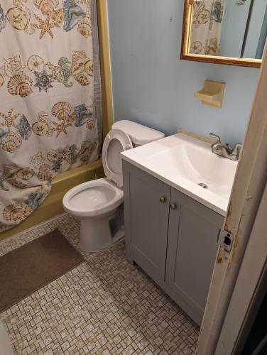 Building Photo - 204 Winding Way