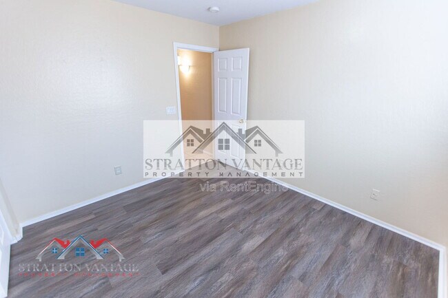 Building Photo - 11754 W Belmont Dr