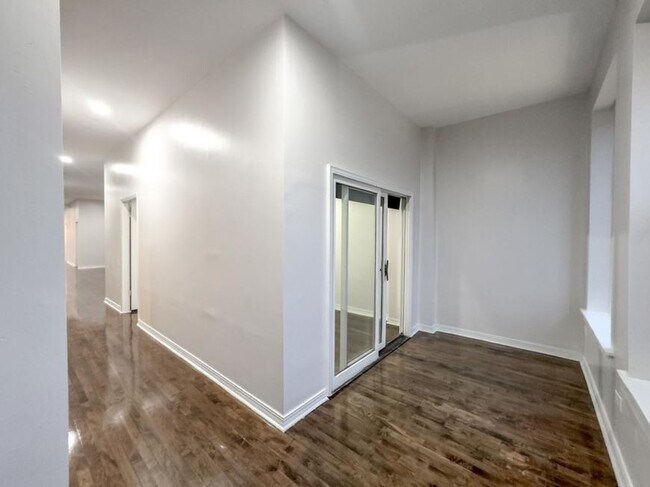 Primary Photo - 4 bedroom in Chicago IL 60657