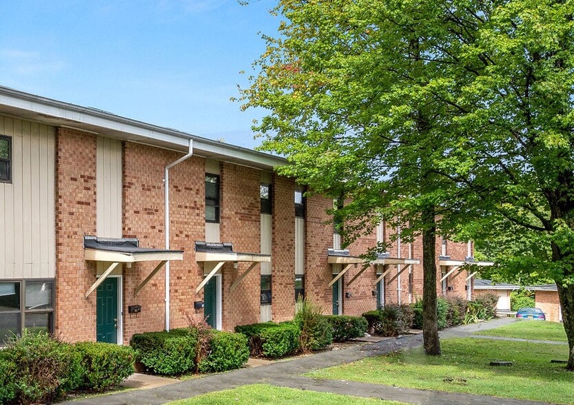 liberty-manor-apartments-path - Liberty Manor Apartments