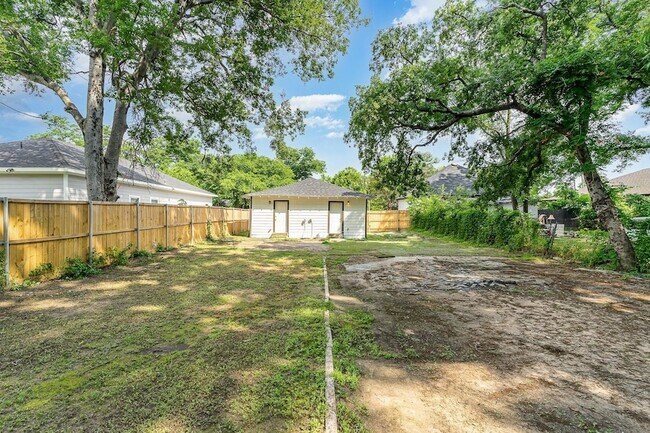 Building Photo - 2833 Marburg St