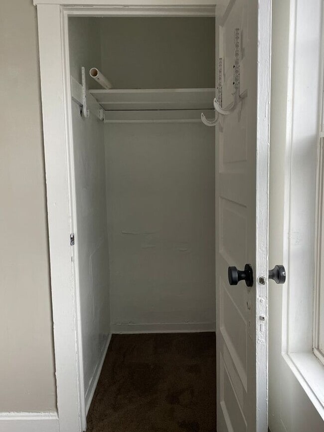 Building Photo - Inviting 2-Bedroom Apartment with Ideal Am...