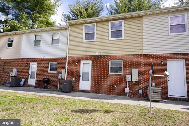 Building Photo - 738 Hemlock St