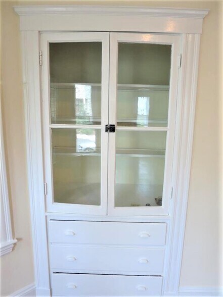 Building Photo - 36 Standish St