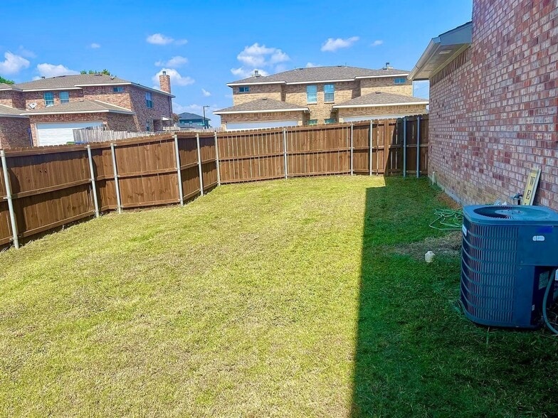 Building Photo - 1965 Timber Oaks Dr