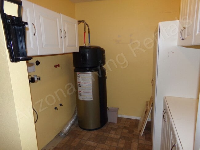 Building Photo - ADORABLE 2 BEDROOM 1 BATHROOM HOME