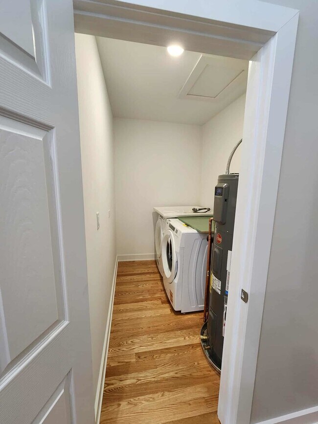 Building Photo - 6321 S Eberhart Ave