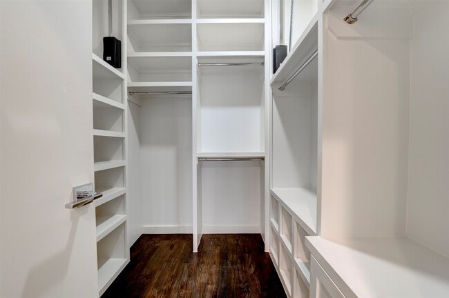 Building Photo - 1211 Thompson St