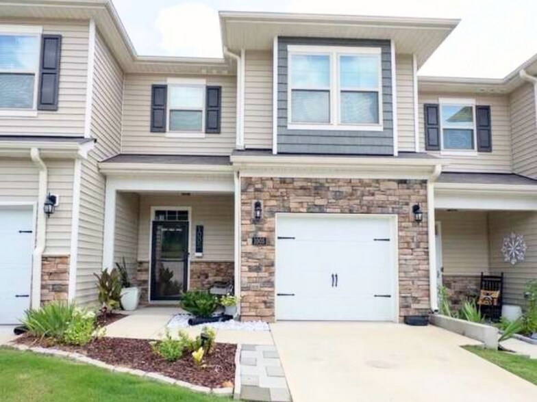 Primary Photo - 1005 Longitude Dr