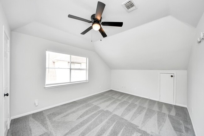 Building Photo - 5310 Oak Cove Dr