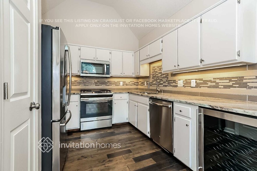 Building Photo - 2808 Meadow Gln
