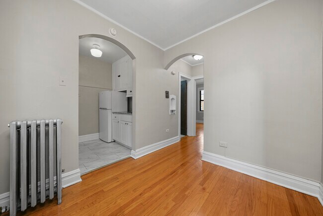 Building Photo - 1939 Grove Ave