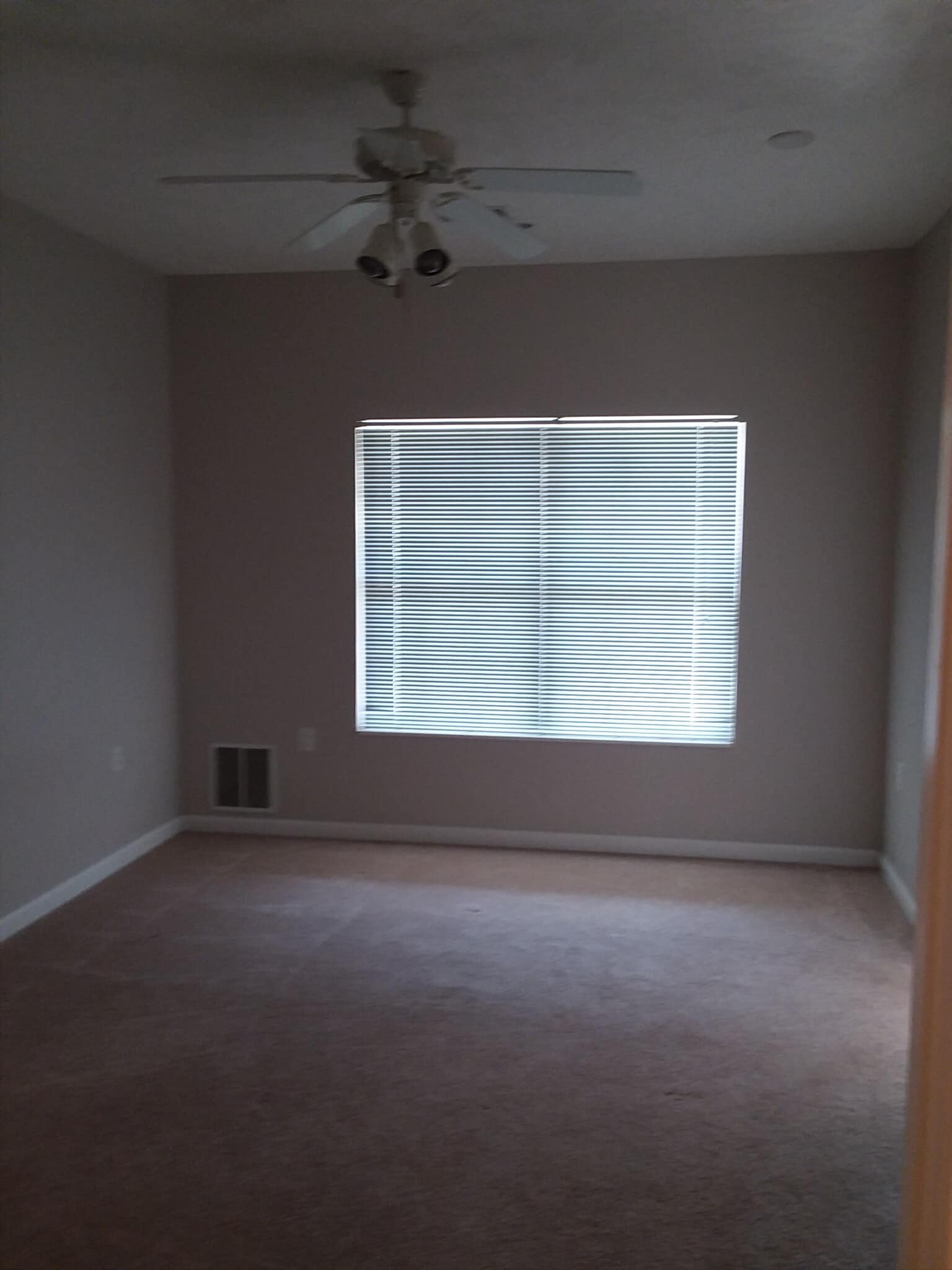 dining room - 548 W New Castle St