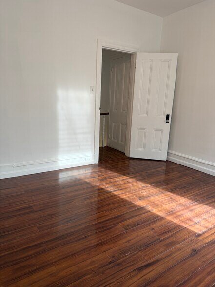 Front bedroom angle 2 - 1641 Edgley St