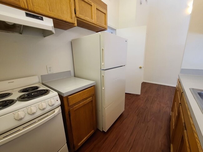 Building Photo - 606 W Hays St
