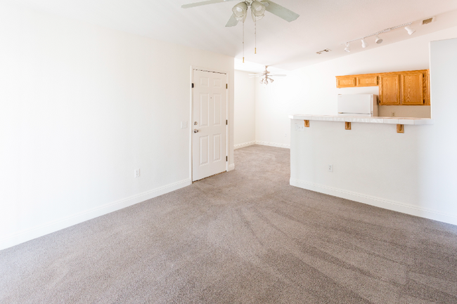 Building Photo - 2110 Los Feliz St