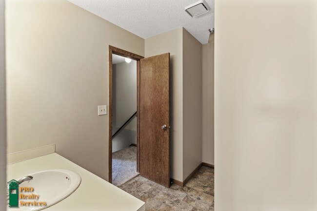 Building Photo - 3 bedroom Townhome in Inver Grove Heights