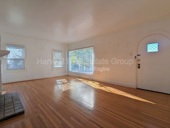 Building Photo - 4736 Meldon Ave
