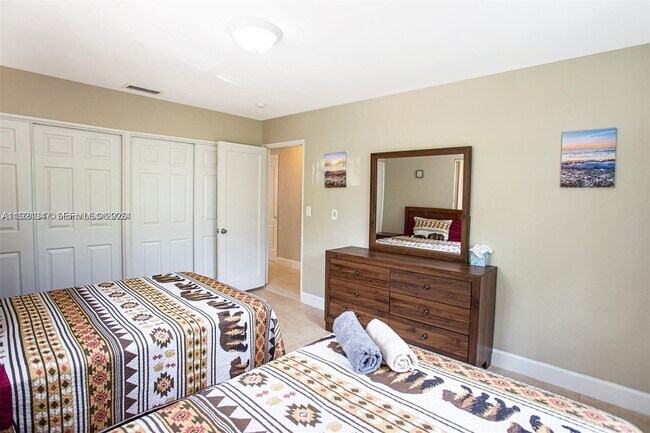 Building Photo - 1531 Moffett St